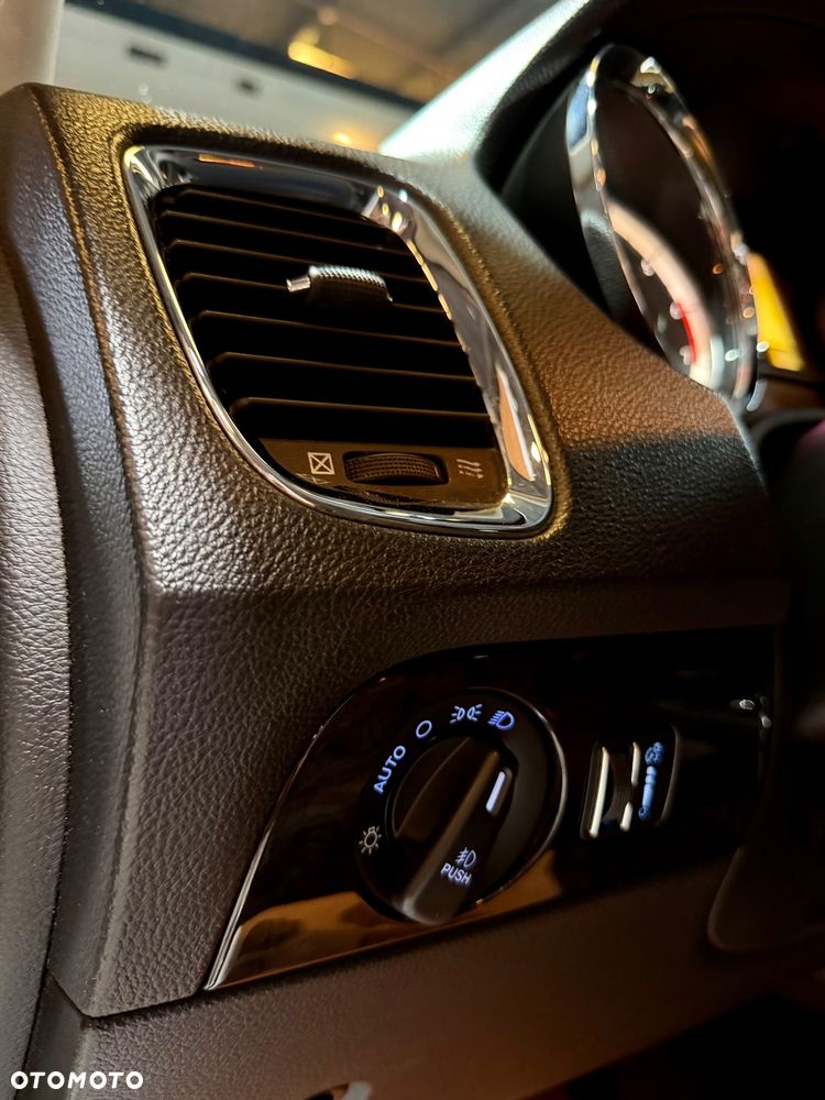 Dodge Durango 5.7 HEMI - 32