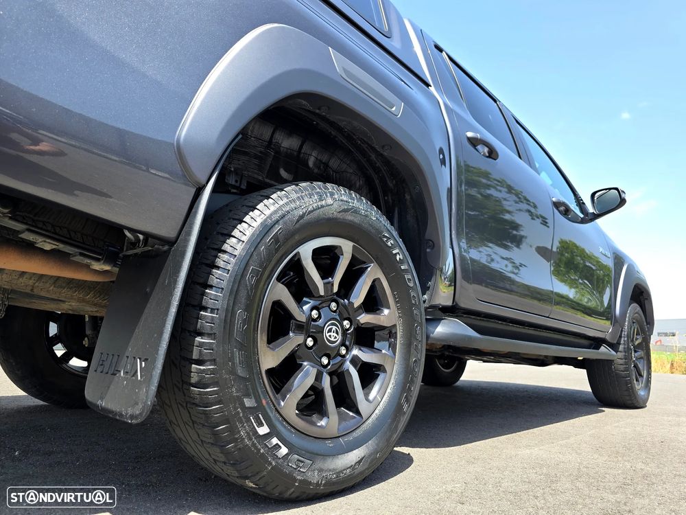 Toyota Hilux 2.8 D-4D 4WD Invincible TA - 12