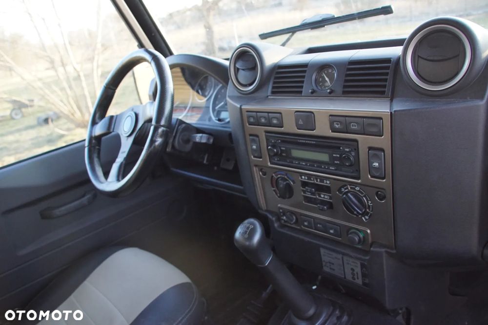 Land Rover Defender - 14