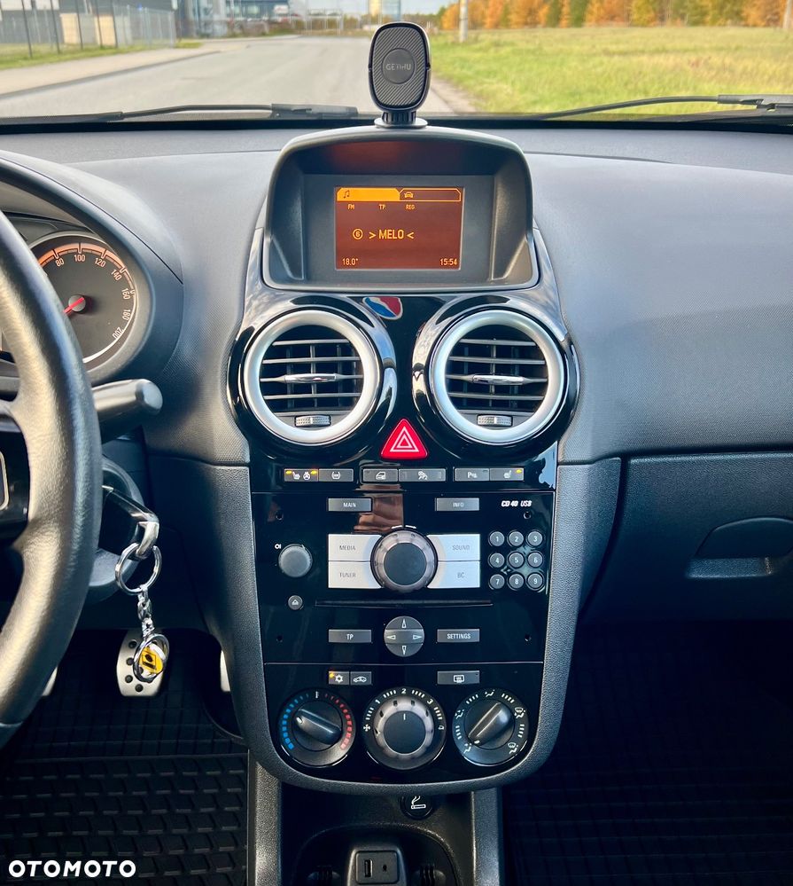Opel Corsa 1.4 16V Cosmo - 12