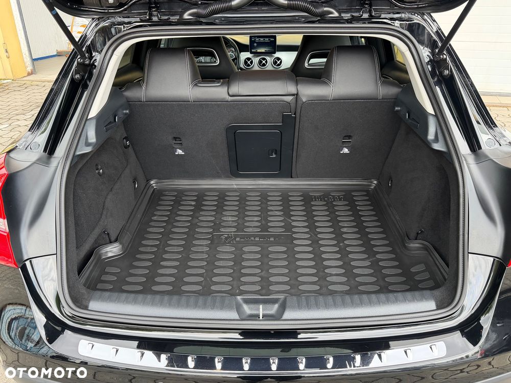 Mercedes-Benz GLA 250 7G-DCT SCORE - 7