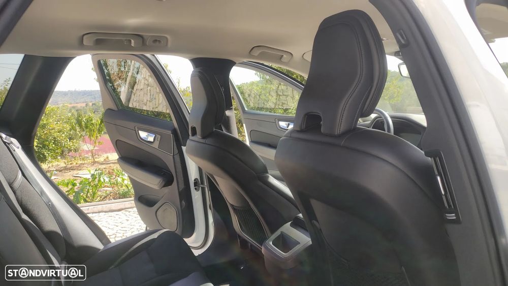 Volvo XC 60 2.0 D4 Momentum Geartronic - 11