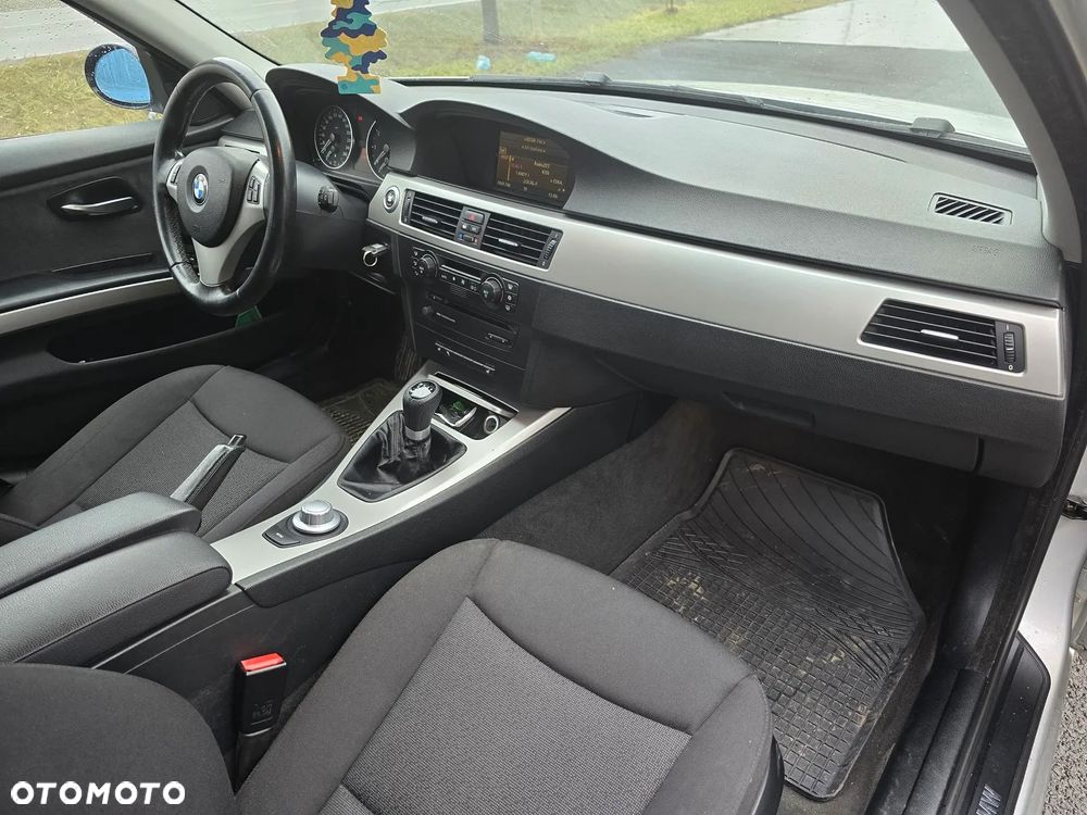 BMW Seria 3 320i - 5