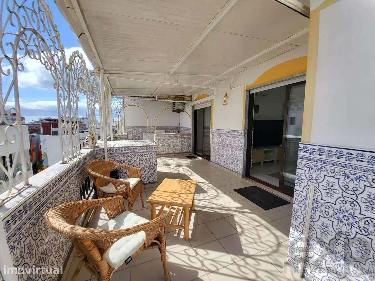 Excepcional T2  no último andar com um amplo terraço. Centro histórico