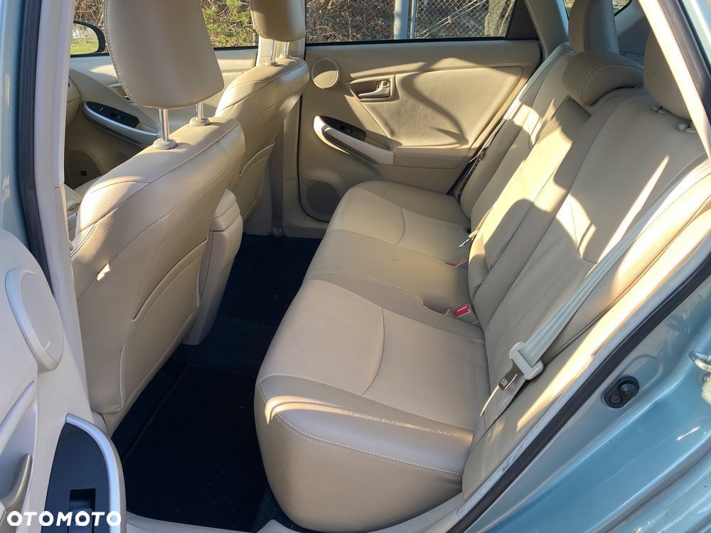 Toyota Prius (Hybrid) Executive - 25