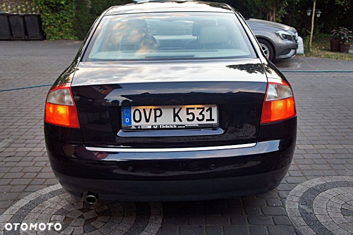 Audi A4 Limousine - 8