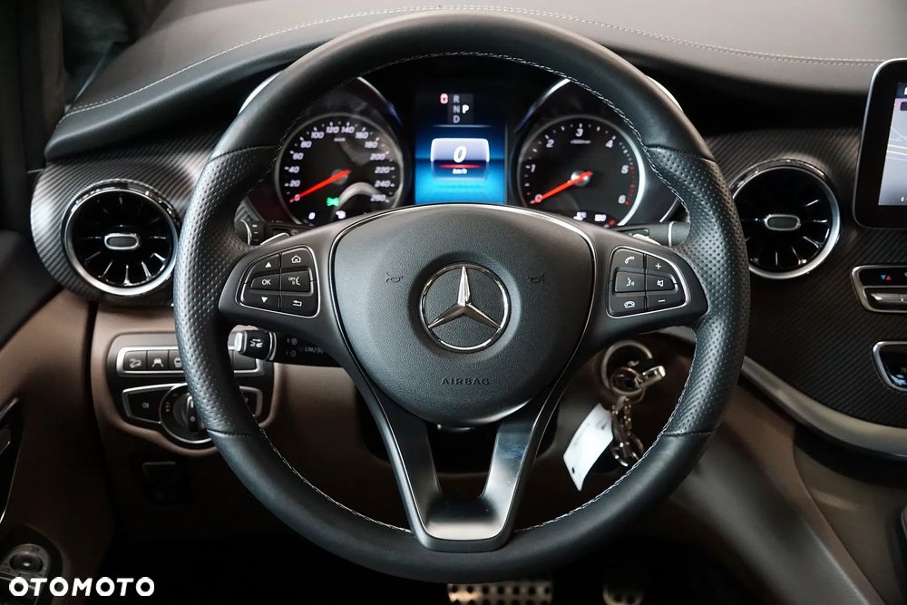 Mercedes-Benz Klasa V 300 d 4-Matic 9G-Tronic (d³ugi) - 29