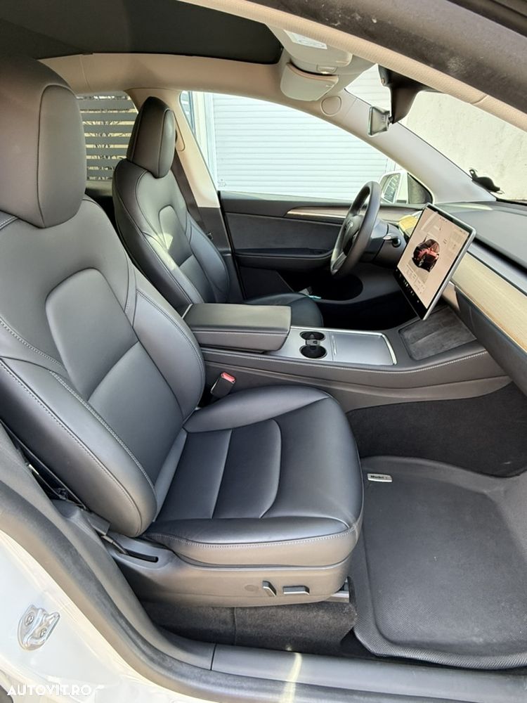 Tesla Model Y Long Range AWD - 8