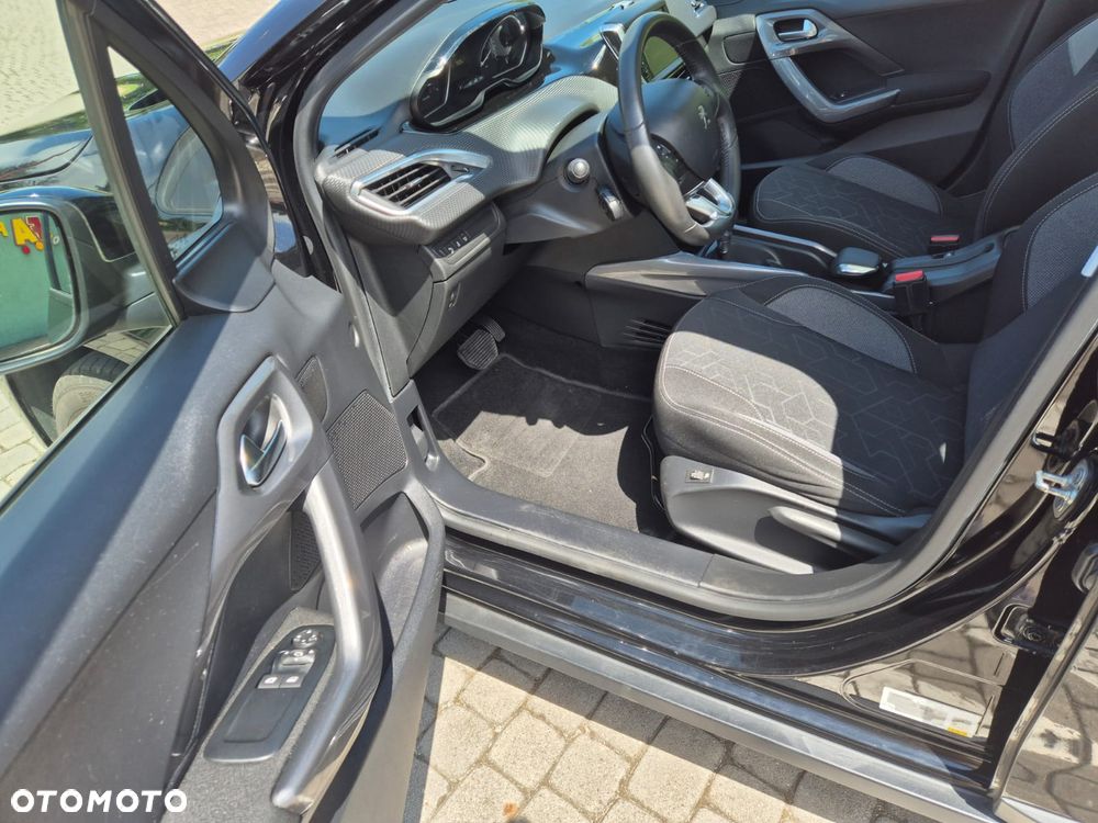 Peugeot 2008 1.2 Pure Tech GPF Allure S&S EAT6 - 14
