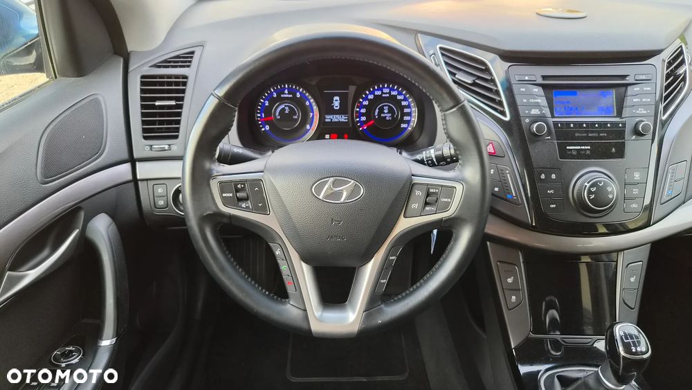 Hyundai i40 Kombi blue 1.6 Family+ - 13