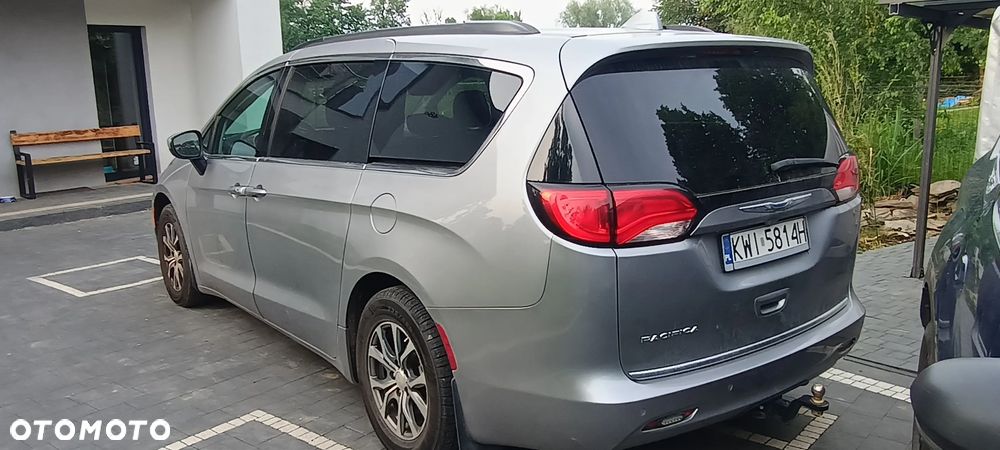 Chrysler Pacifica - 1