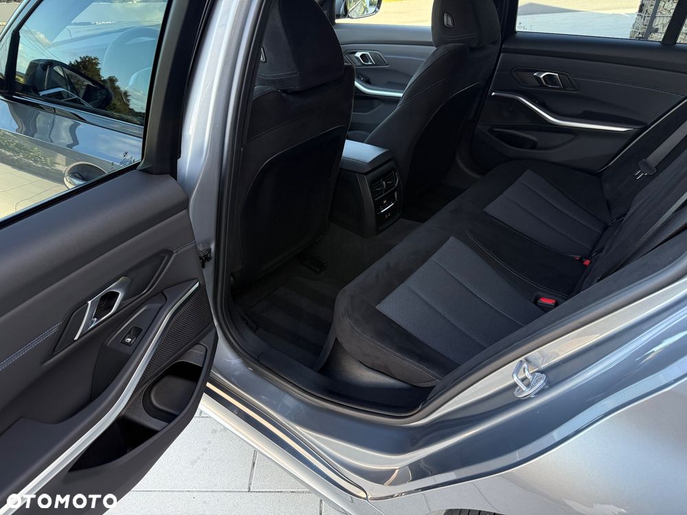 BMW Seria 3 330i xDrive M Sport sport - 24