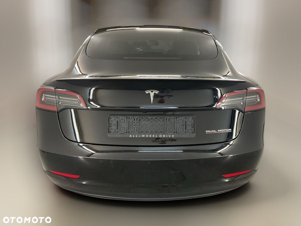 Tesla Model 3 - 6