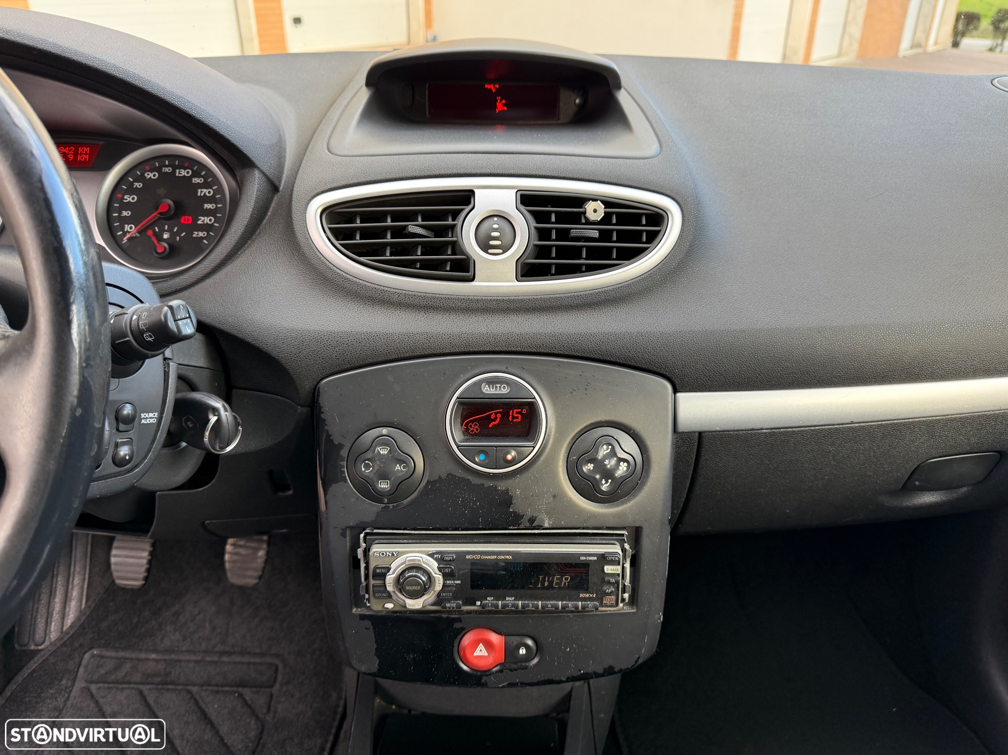 Renault Clio 1.2 Pack Authentique - 25