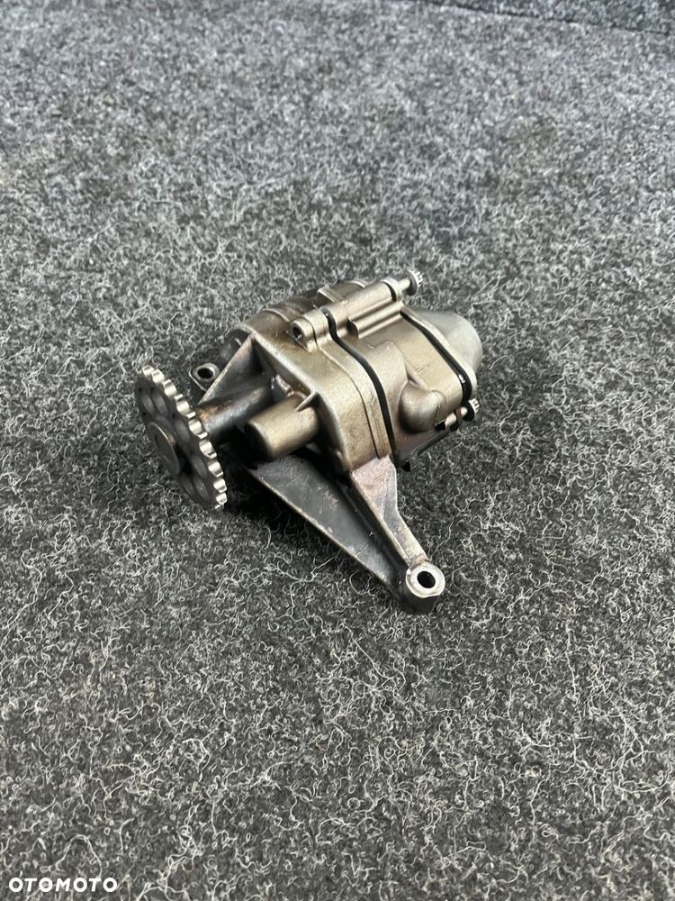 pompa oleju mercedes 2.2 CDI A6111810047