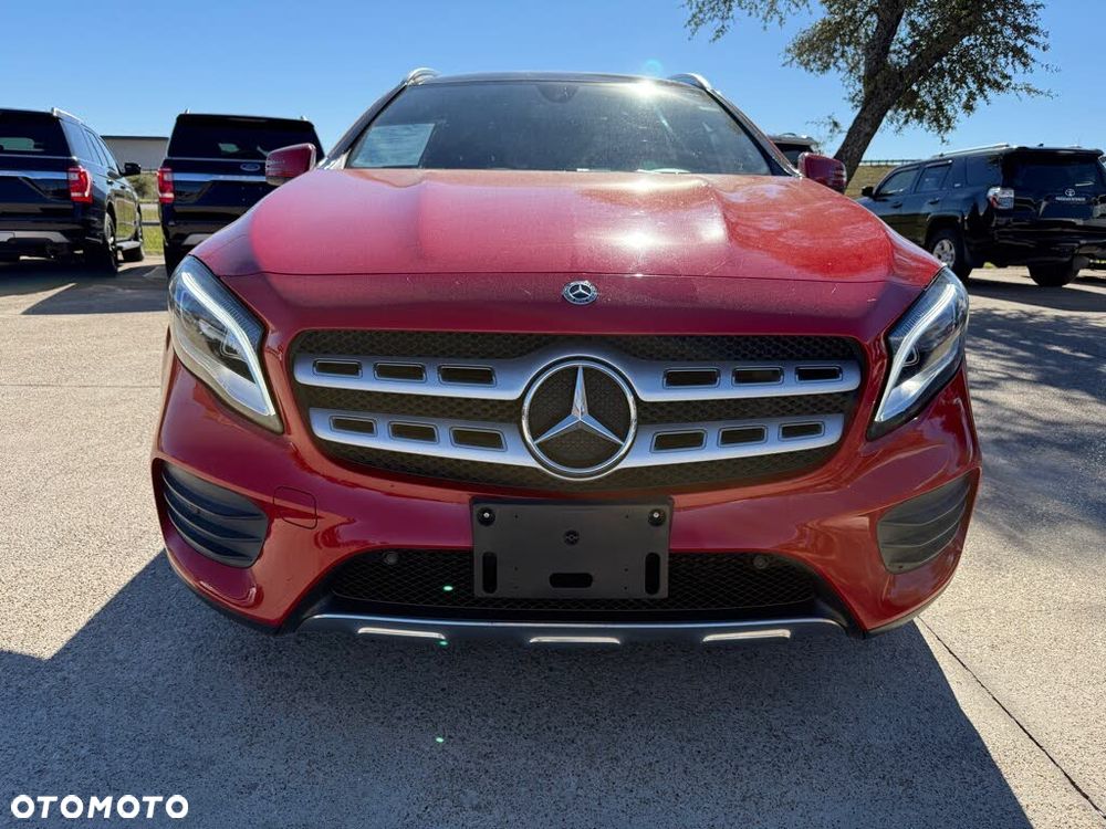 Mercedes-Benz GLA - 2