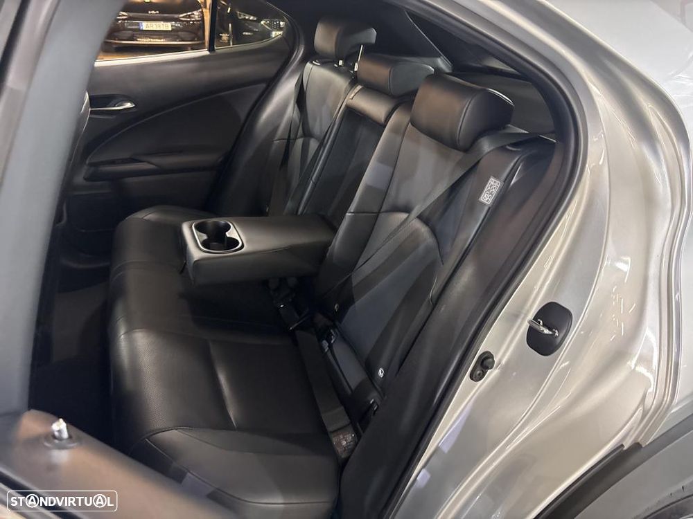 Lexus UX 300e Premium - 8