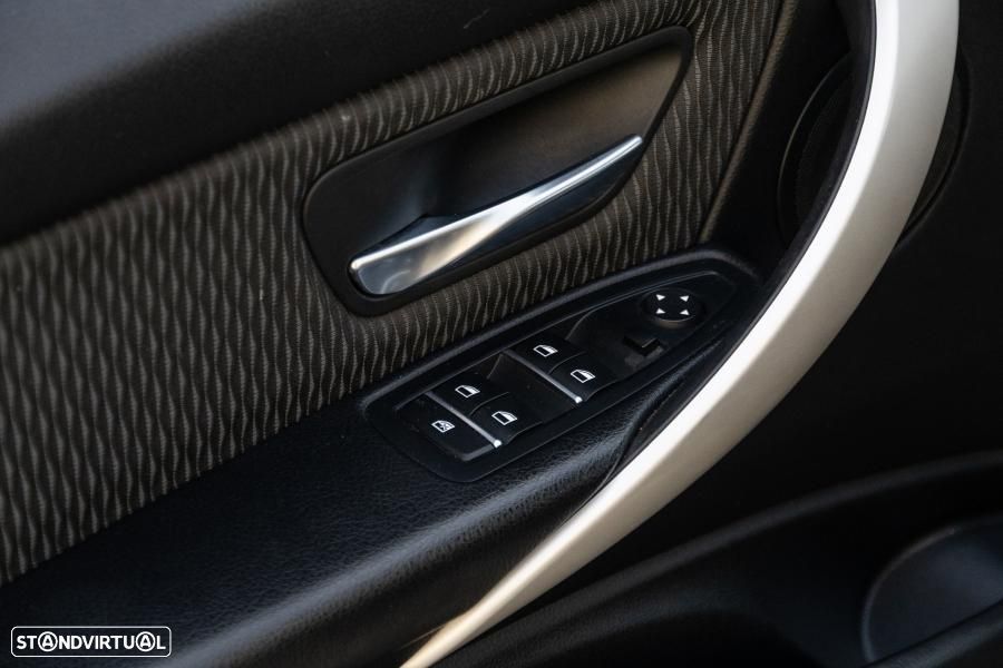 BMW 318 d Touring Auto - 26