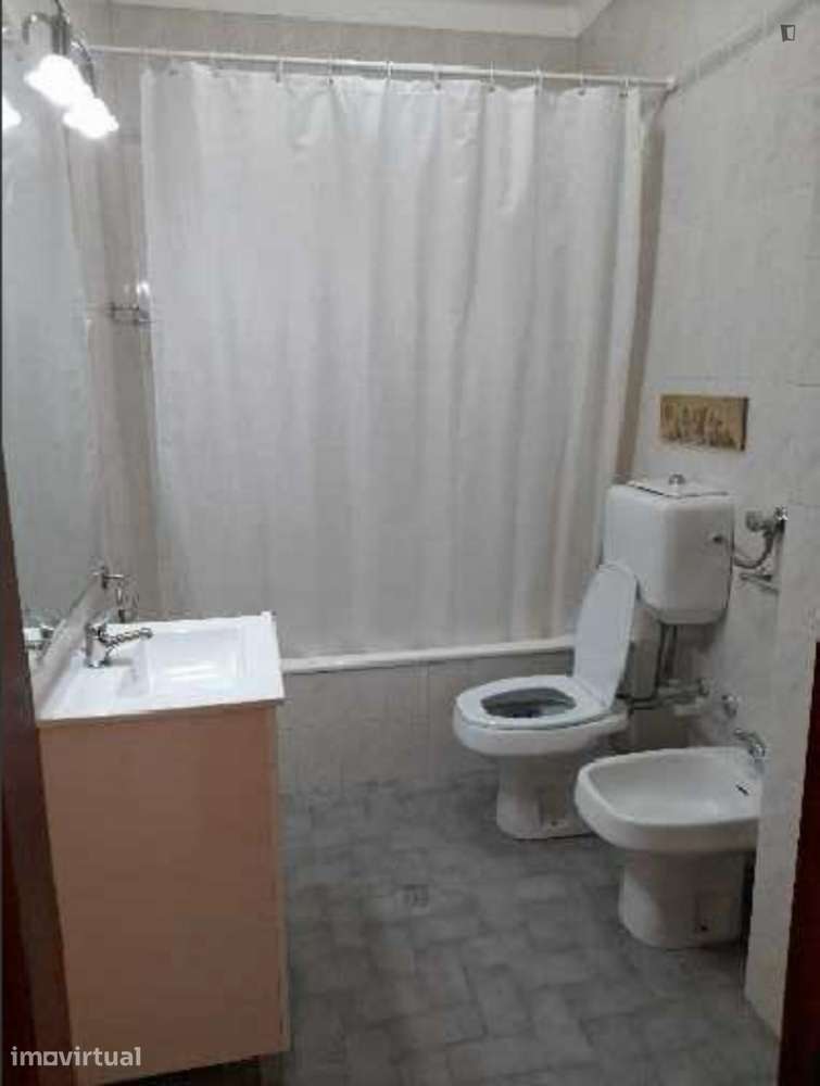 Quarto - localizado em Celas Coimbra Portugal Coimbra - Grande imagem: 4/4