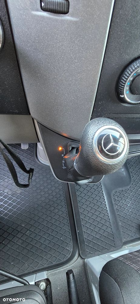 Mercedes-Benz Sprinter 319 - 12