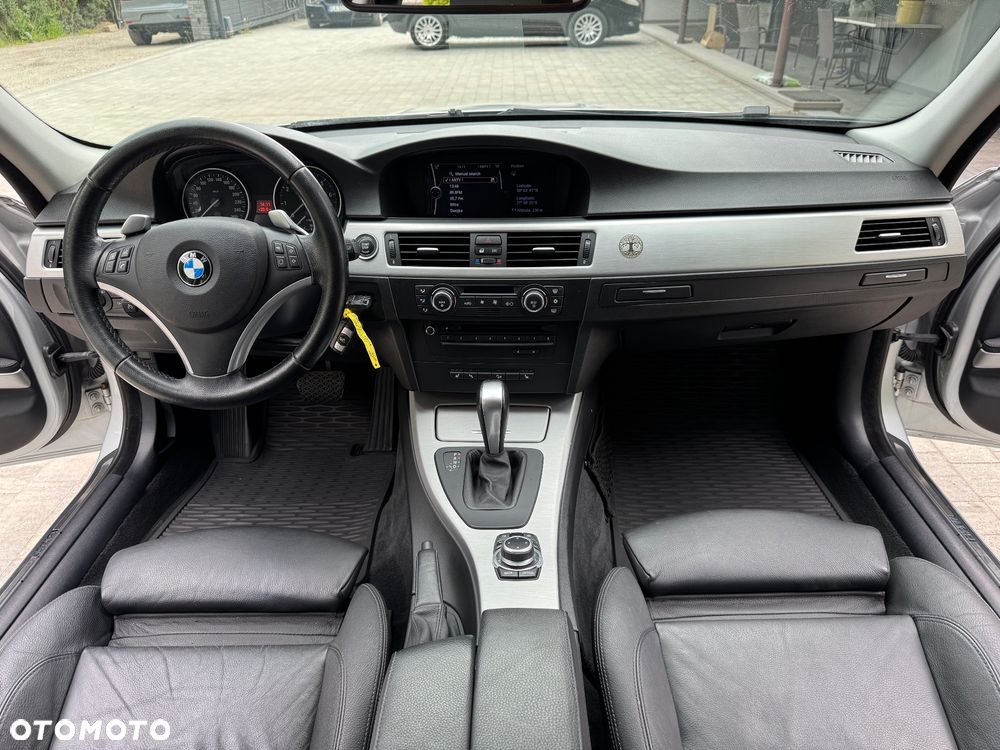 BMW Seria 3 330i xDrive Edition Sport - 11