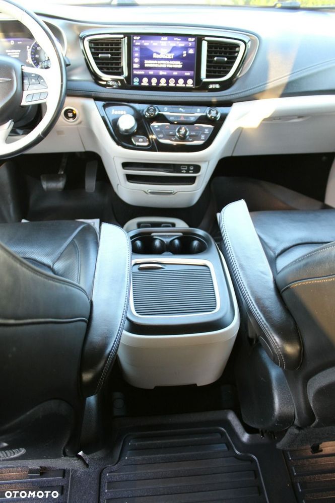 Chrysler Pacifica - 15