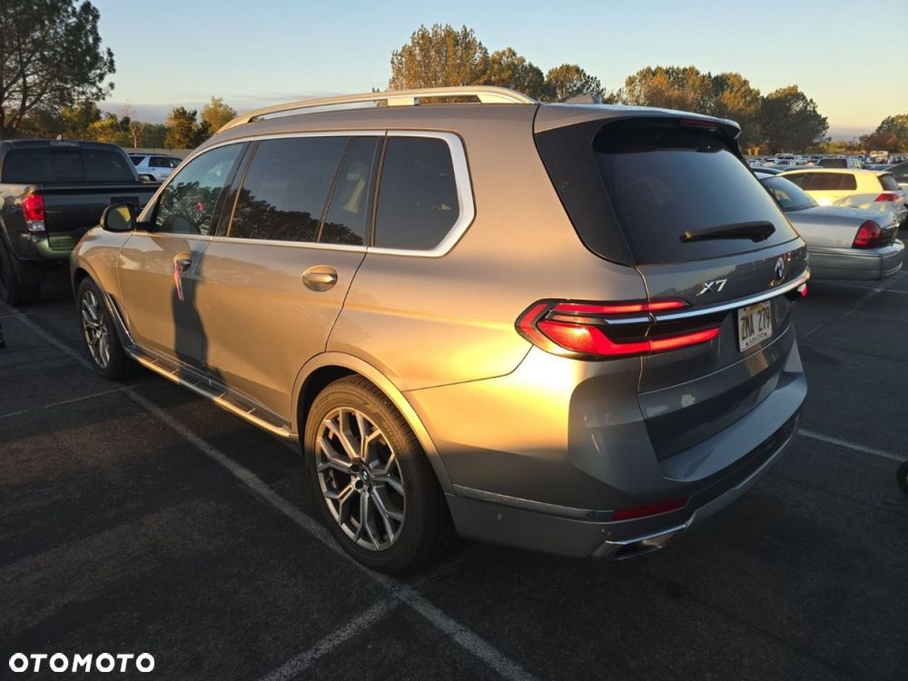 BMW X7 - 7