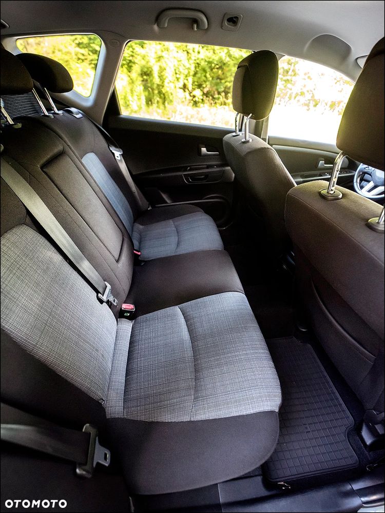 Kia Ceed - 34