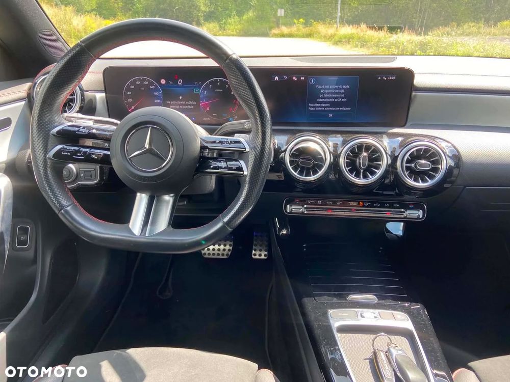 Mercedes-Benz CLA 220 4-Matic AMG Line 7G-DCT - 11