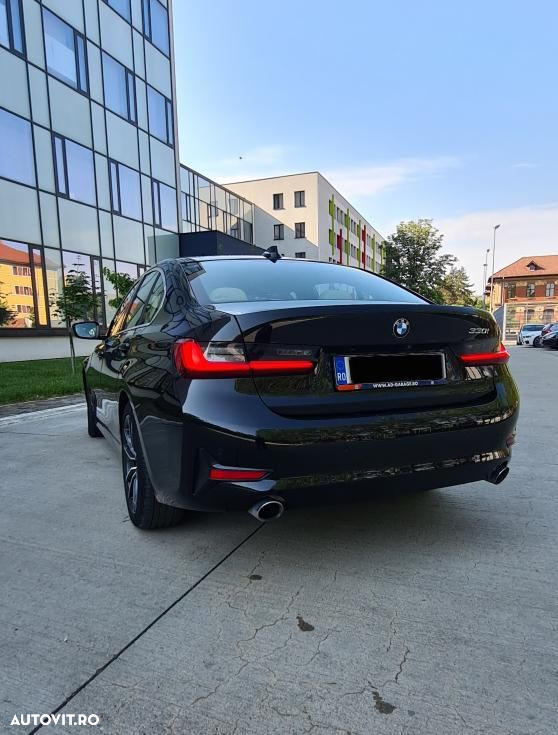 BMW Seria 3 330i AT Sport Line - 29