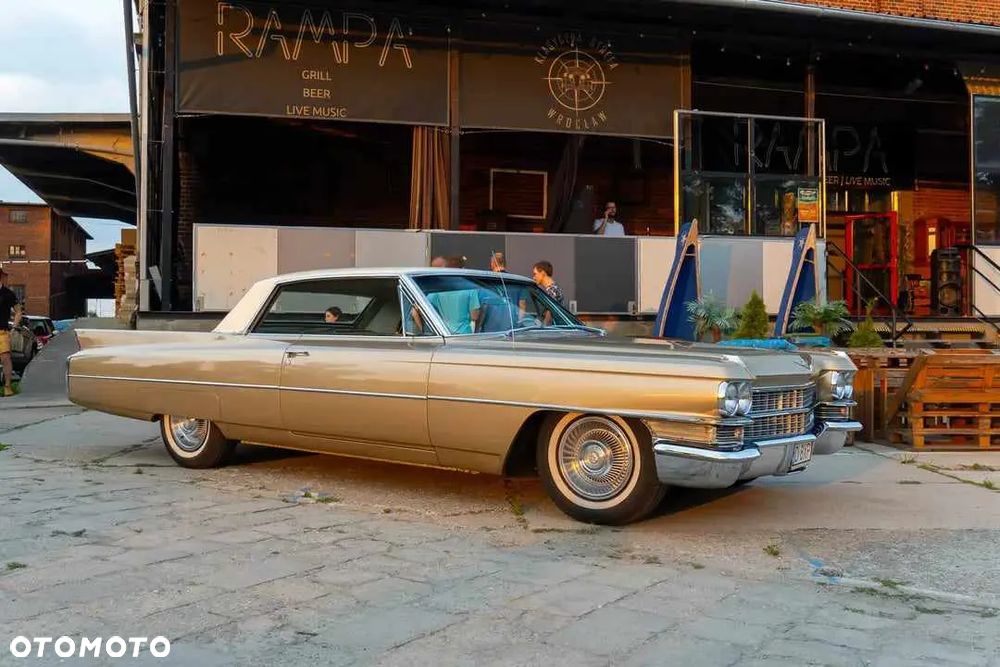 Cadillac Deville - 24