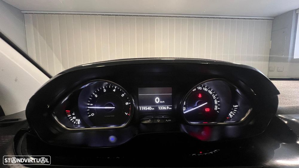 Peugeot 2008 1.2 VTi Allure - 2