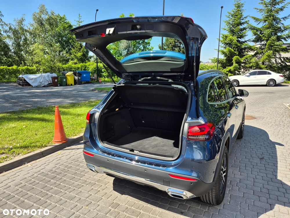 Mercedes-Benz GLA - 23