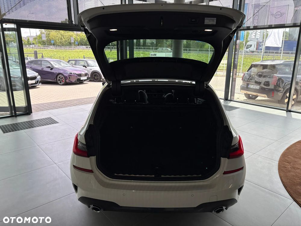 BMW Seria 3 330i xDrive M Sport sport - 29