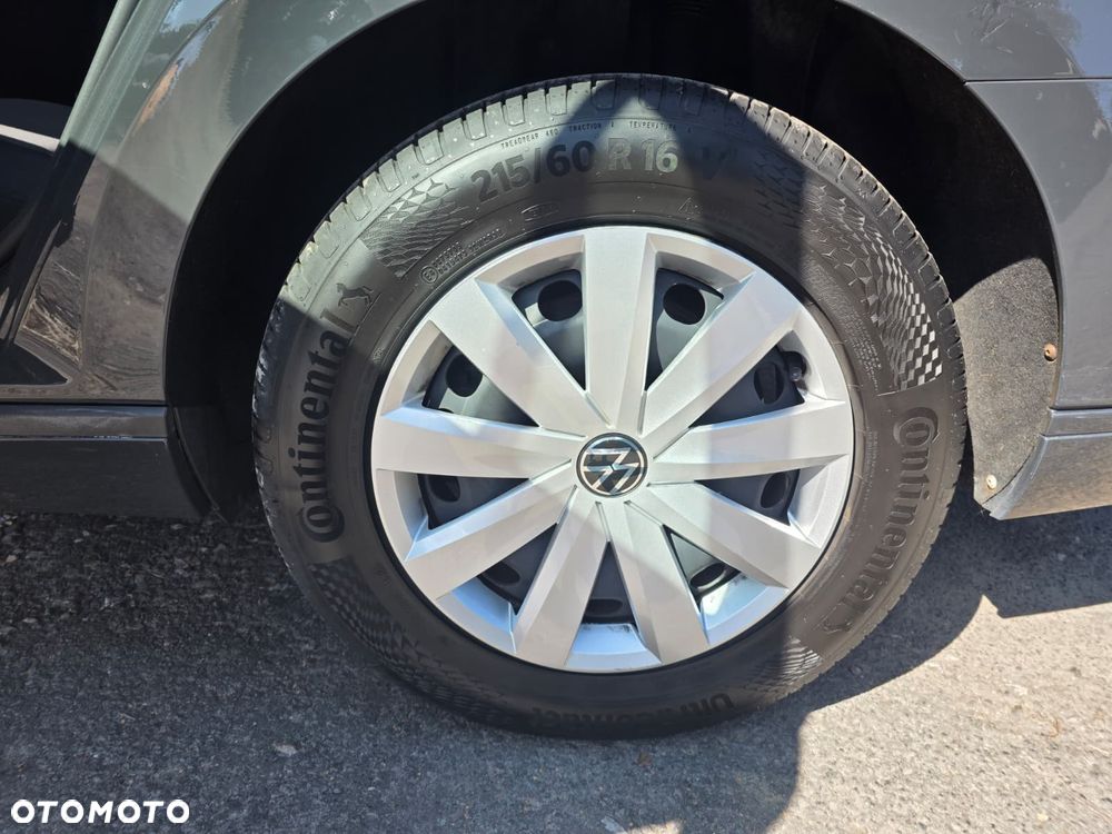 Volkswagen Passat 2.0 TDI SCR DSG Business - 28