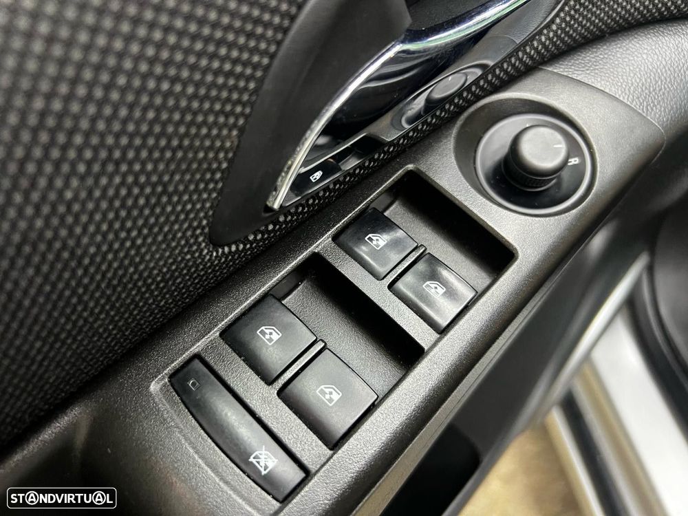 Chevrolet Cruze SW 1.7 VCDi LTZ - 36