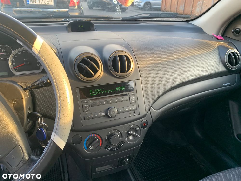 Chevrolet Aveo 1.2 16V Base / Classic - 9