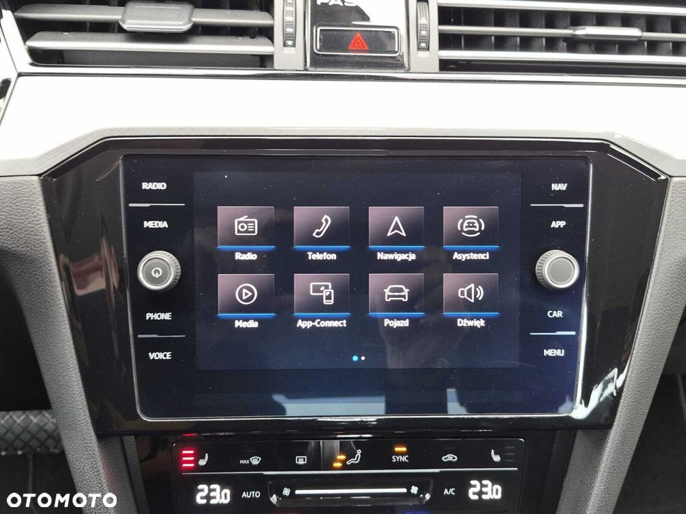 Volkswagen Passat - 11