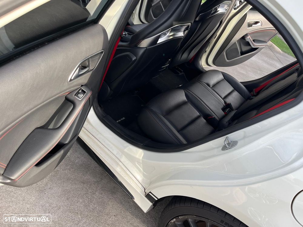 Mercedes-Benz A 45 AMG 4Matic Speedshift 7G-DCT PETRONAS 2015 World Champion Edition - 12