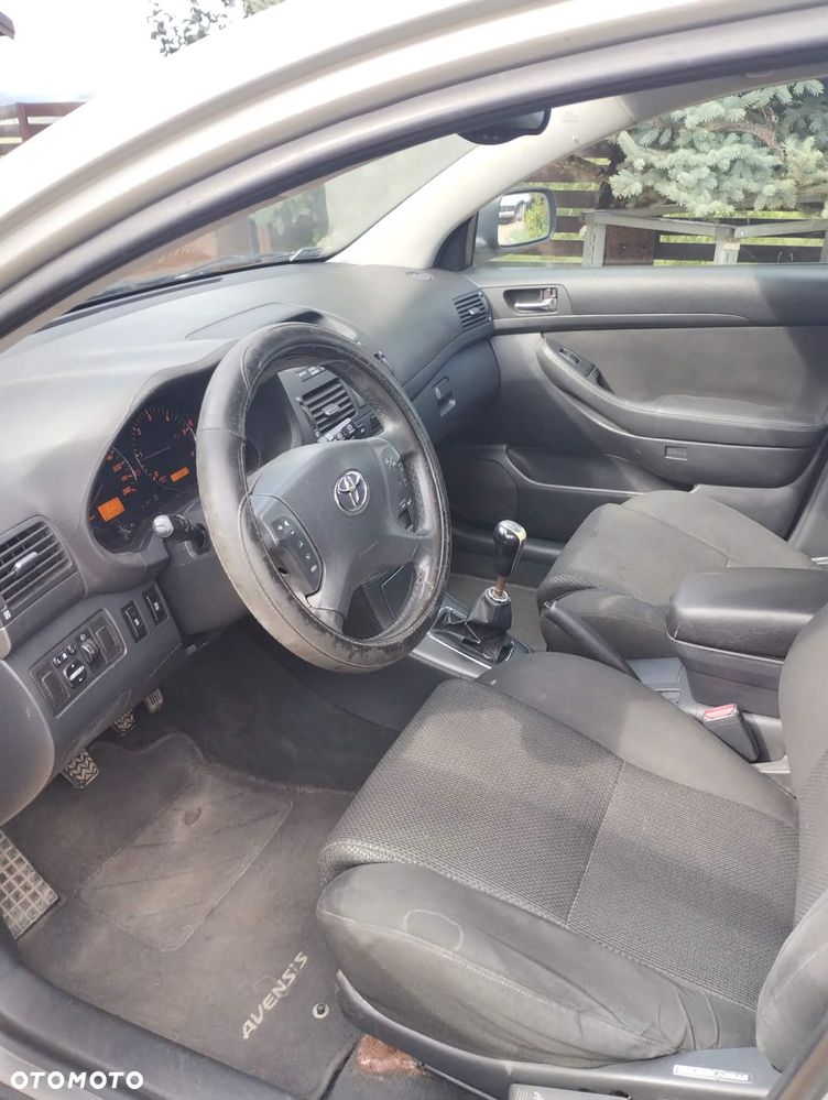 Toyota Avensis 2.0 D-4D High - 5
