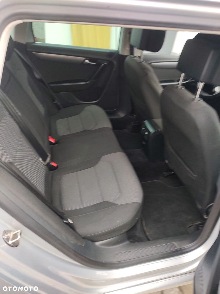 Volkswagen Passat - 20