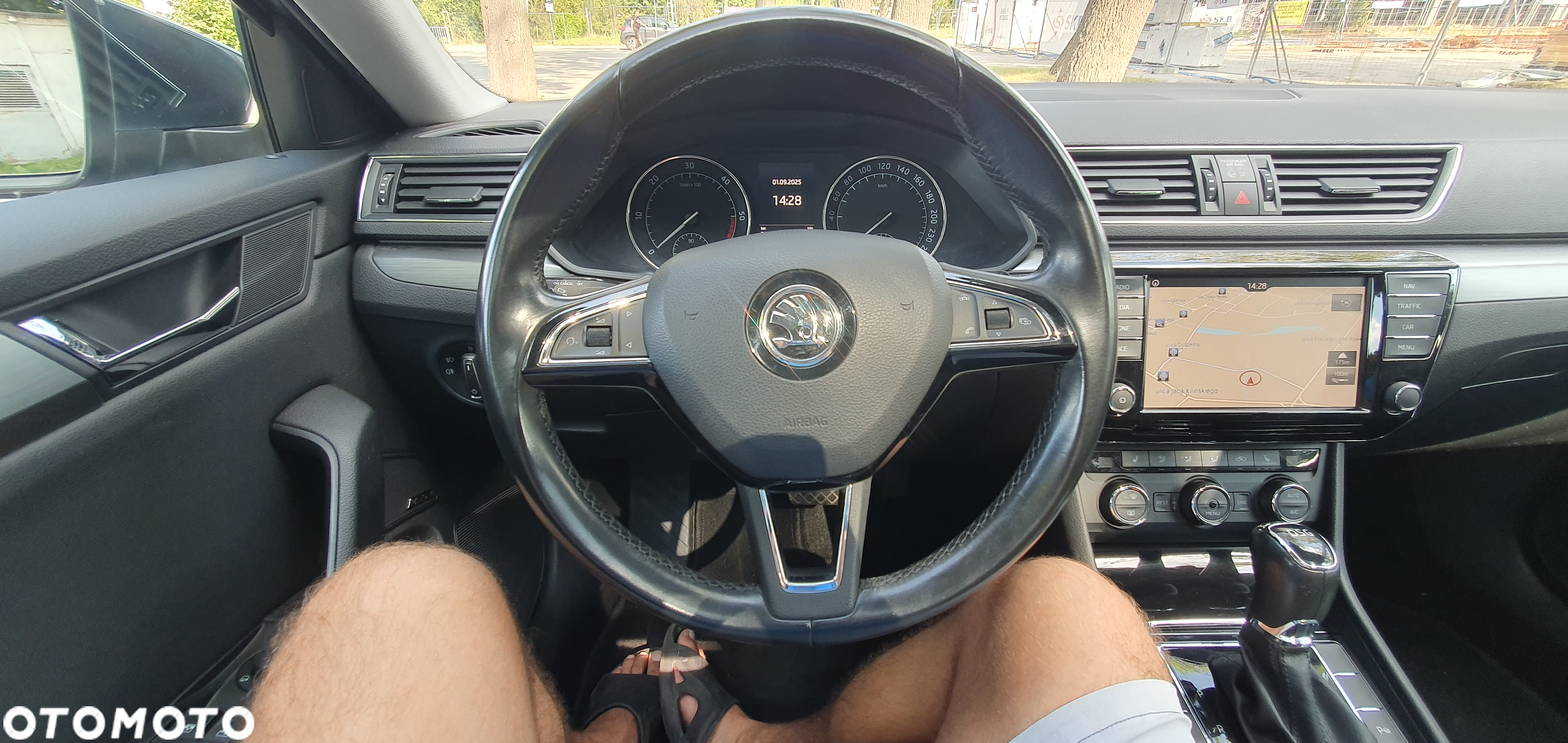 Skoda Superb 1.6 TDI Style DSG - 32