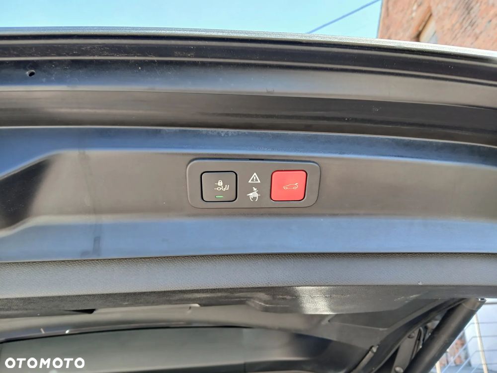 Peugeot 5008 1.6 PureTech GT Line S&S EAT8 - 23