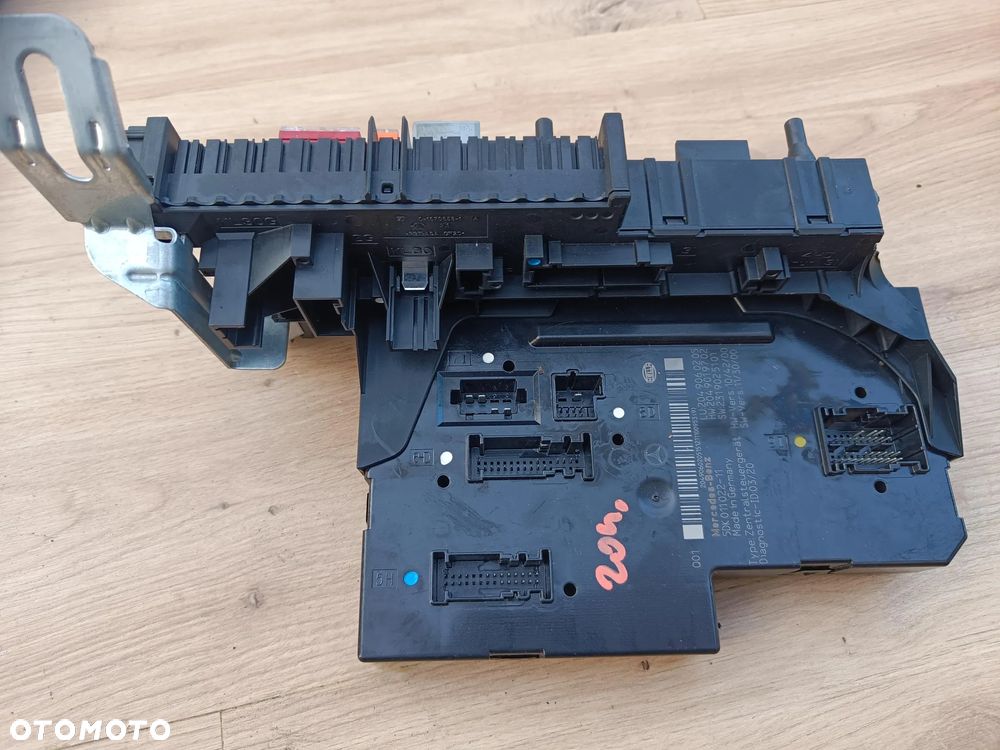 MERCEDES W204 LIFT MODUŁ SAM BSI TYLNY 2049060205 - 1