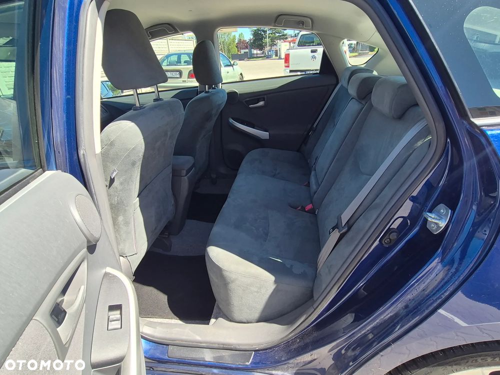 Toyota Prius (Hybrid) Executive - 16