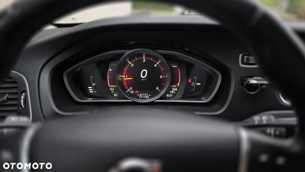 Volvo V40 D4 Momentum - 14