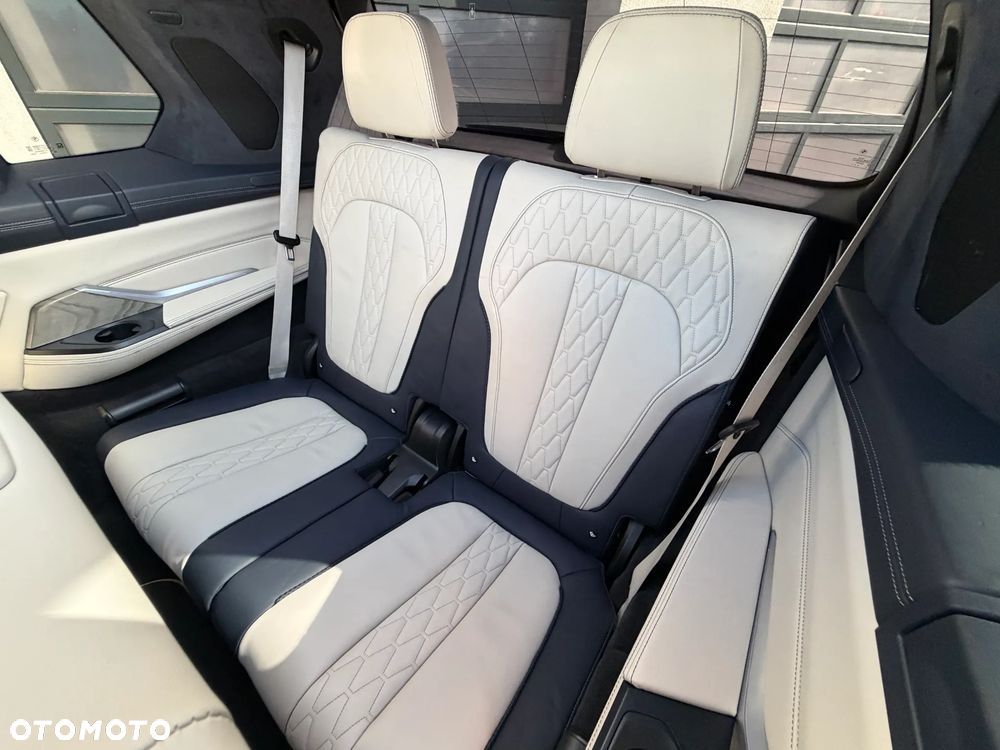 BMW X7 M50i sport - 13
