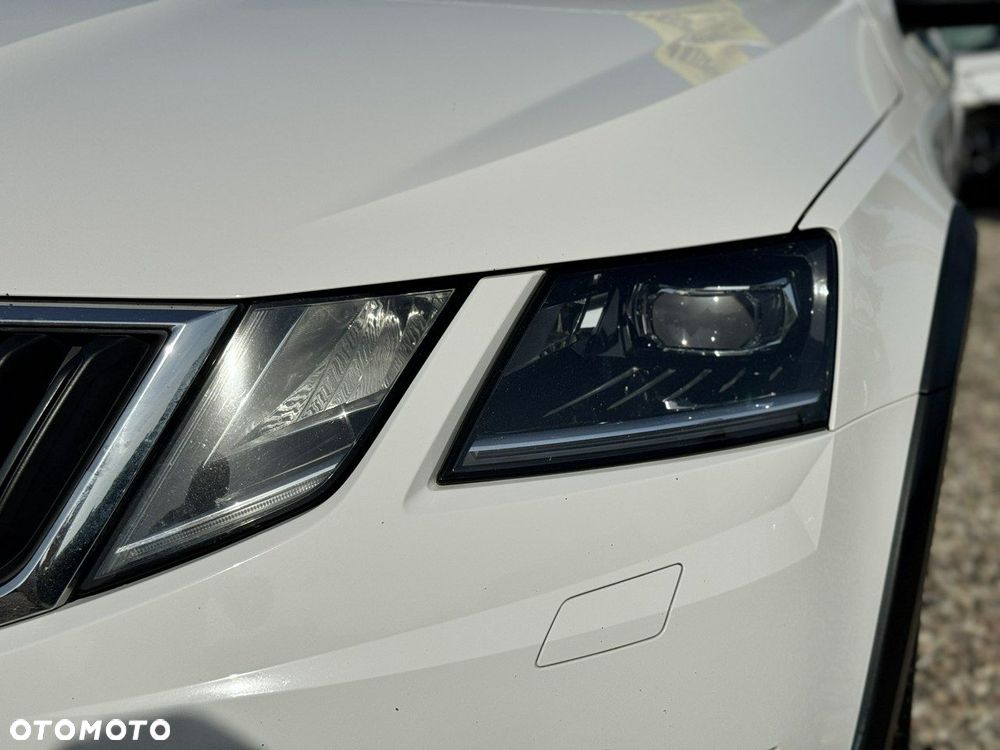 Skoda Octavia Combi 2.0 TDI 4x4 DSG Scout - 10
