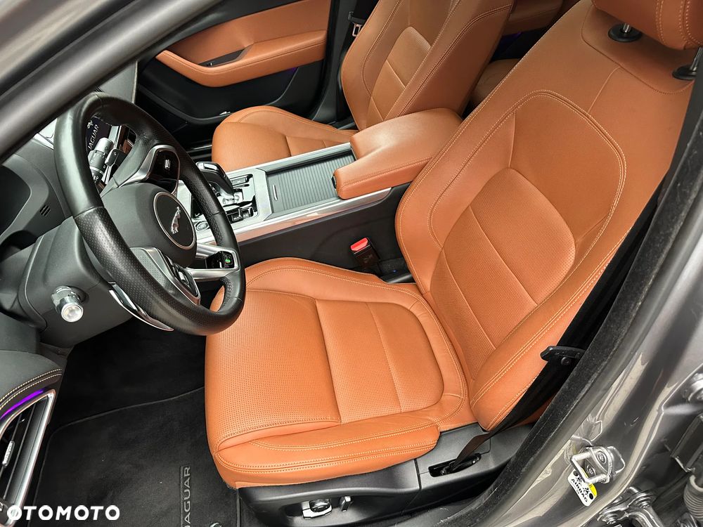 Jaguar XE 2.0 P250 R-Dynamic Black - 13