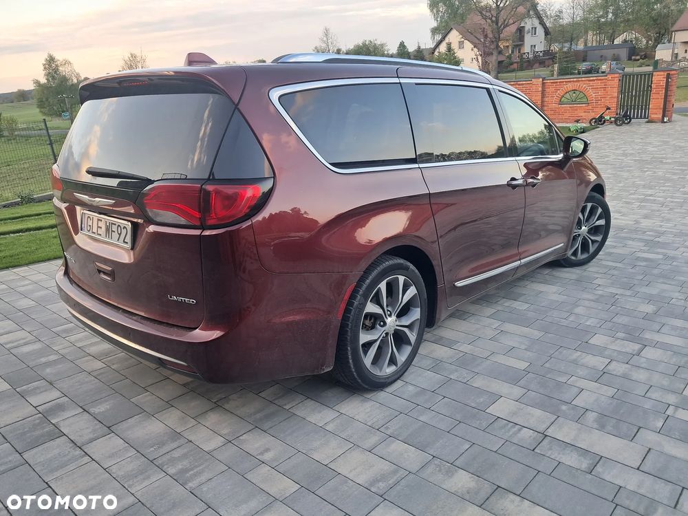 Chrysler Pacifica - 4
